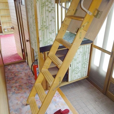小屋裏収納用折り畳み階段