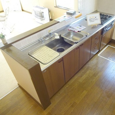 対面型システムキッチン。