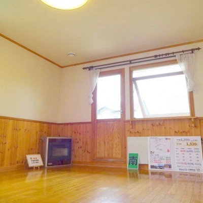 南側に主要開口部を設けていますので明るい雰囲気です。