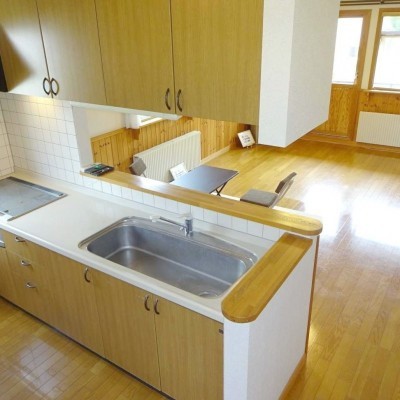 対面型キッチンで家族の会話も弾みます。