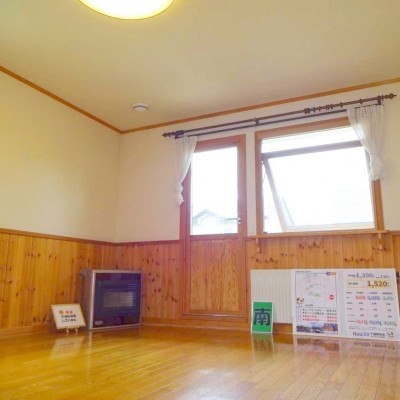 南側に主要開口部を設けていますので明るい雰囲気です。