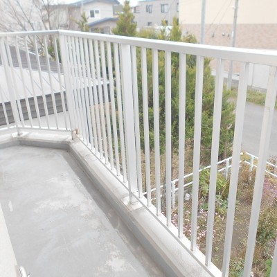 南西向きバルコニー、角部屋で日当たり良好です。