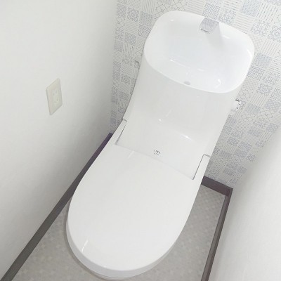 温水洗浄便座一体型のトイレ、新品交換済みです。