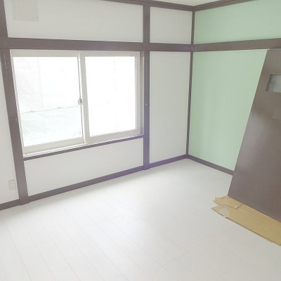 洋室は一部アクセントクロスとなっております。