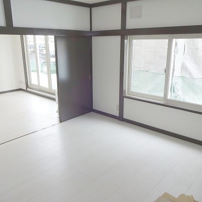西側の8帖の洋室です。