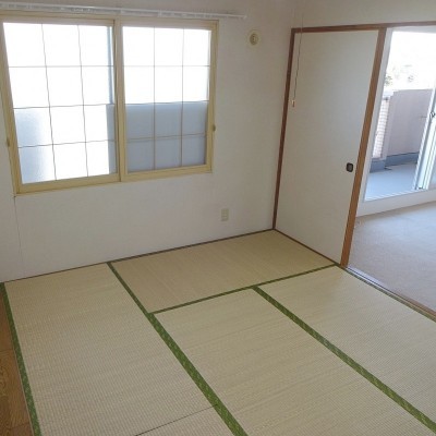 6帖和室、畳表替え・内窓交換をしています。