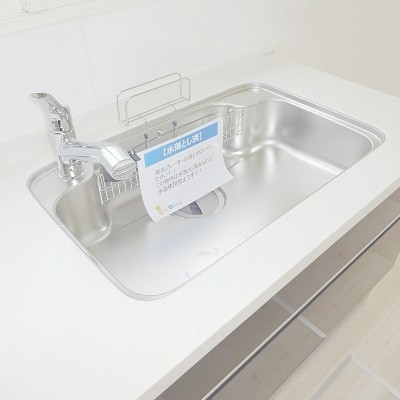 シンク、ワークトップは人工大理石天板です。