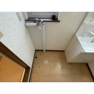 洗濯機を置くスペースもあります♪