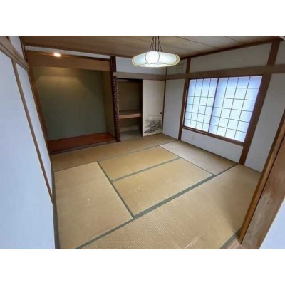 リビング横に大きな和室がございます♪