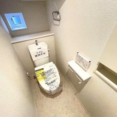 温水洗浄機能付きトイレです♪