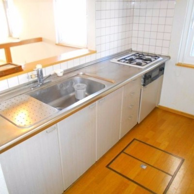 キッチンは対面式なので家事の最中でもお子様に目が届きます♪