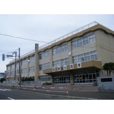 札幌市立清田緑小学校まで379m