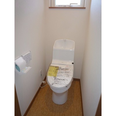 トイレも新品、きれいにリフォームされています。