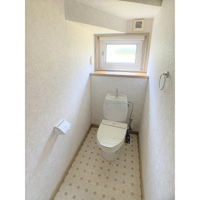 トイレは窓付き。