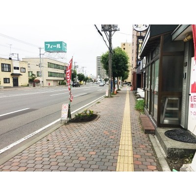 建物を背に右方向