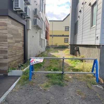 土地 入り口