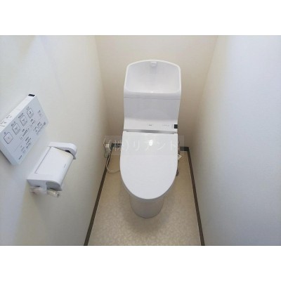 トイレはシャワ洗浄付きトイレに交換致しました。