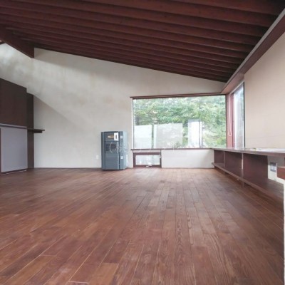 西側、北側にも窓をもうけておりますので光が差し込みます。