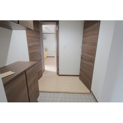 ※同タイプの別のお部屋の内装写真になります