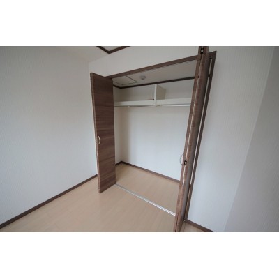 ※同タイプの別のお部屋の内装写真になります