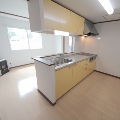 ※同タイプの別のお部屋の内装写真になります