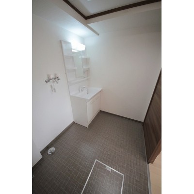 ※同タイプの別のお部屋の内装写真になります
