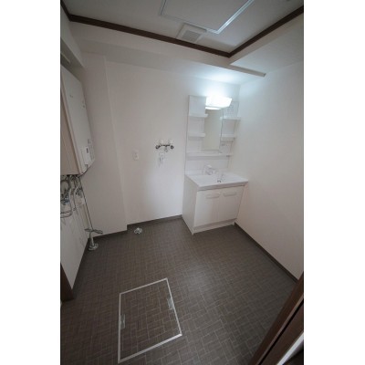※同タイプの別のお部屋の内装写真になります