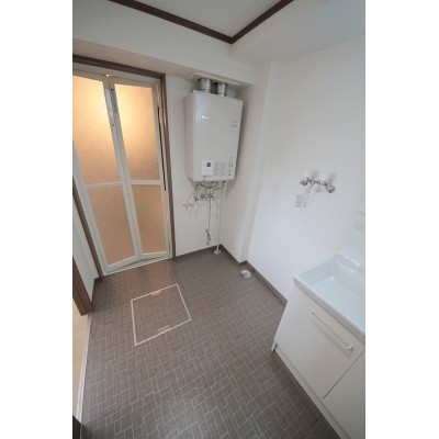 ※同タイプの別のお部屋の内装写真になります