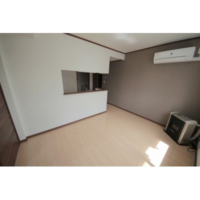 ※同タイプの別のお部屋の内装写真になります