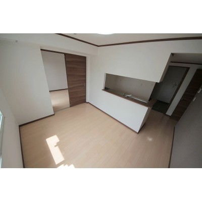 ※同タイプの別のお部屋の内装写真になります