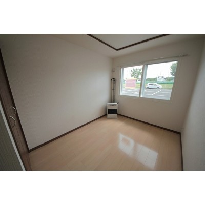 ※同タイプの別のお部屋の内装写真になります