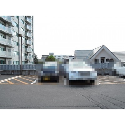 来客用駐車場4台分