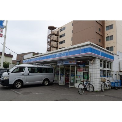 ローソン:徒歩2分