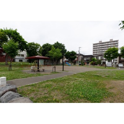 西岡クローバー公園:徒歩3分