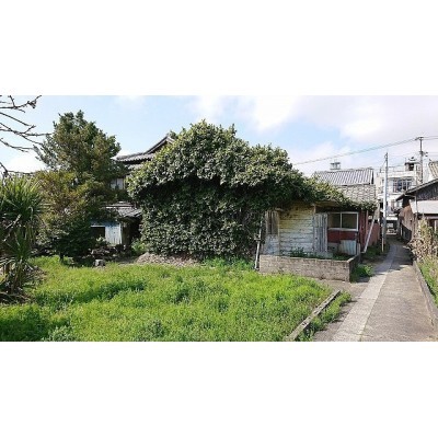 東側里道側