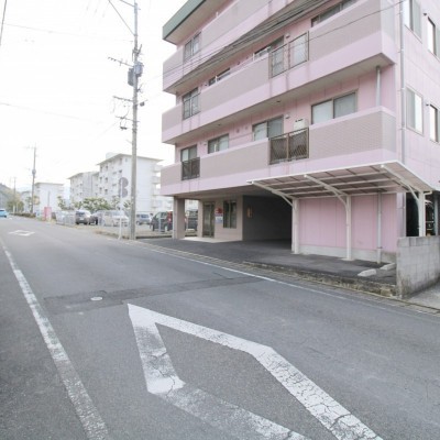 道幅広い前面道路