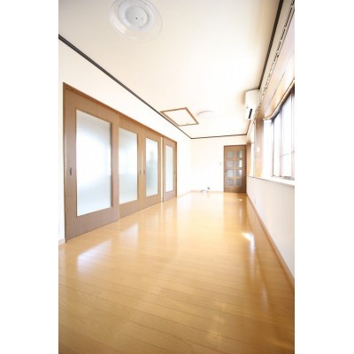 ★窓が多く明るいお部屋です★