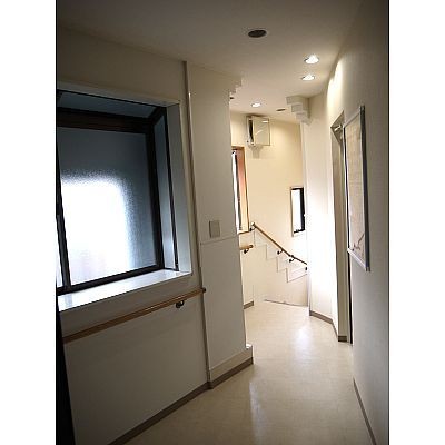 2F店舗入り口廊下