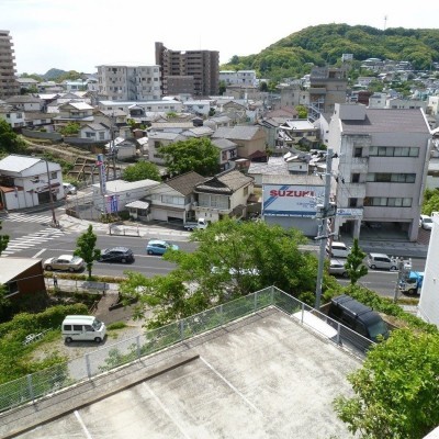 部屋から見えるバス停