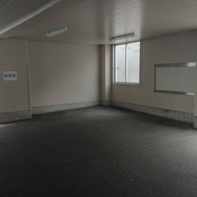 1階駐車場