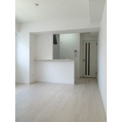 9.8帖リビング・白を基調としたお部屋です