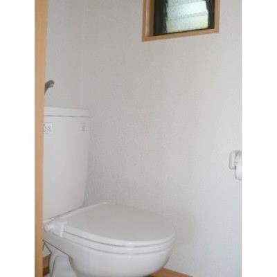 ☆トイレには小窓あり☆
