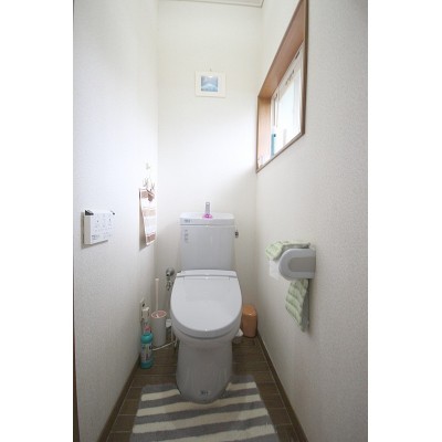 ★トイレにも窓あり★