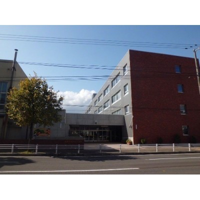 札幌市立円山小学校まで553m