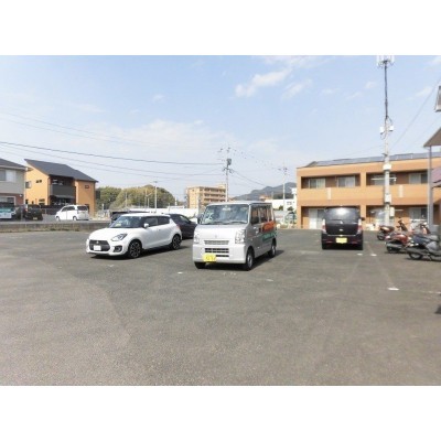 スウィートハウス前駐車場
