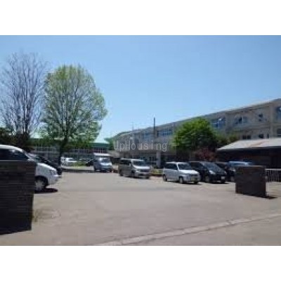 手稲中央小学校まで664m