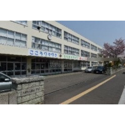 西小学校まで545m