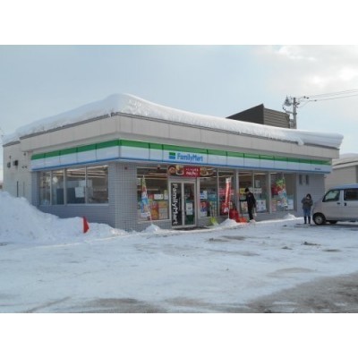 ファミリーマート岩見沢4条西店まで556m