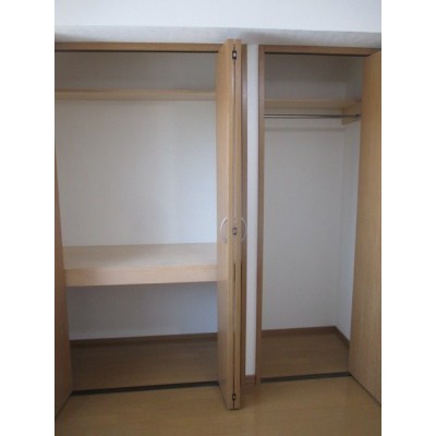 洋室5.3帖-収納