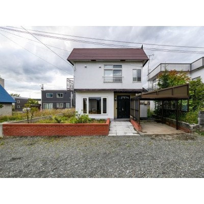 庭とカーポート。あると嬉しいが備わった戸建です。